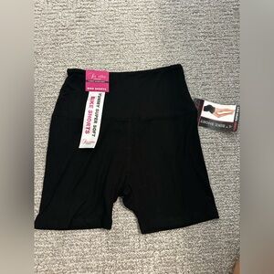 Black biker shorts size small.